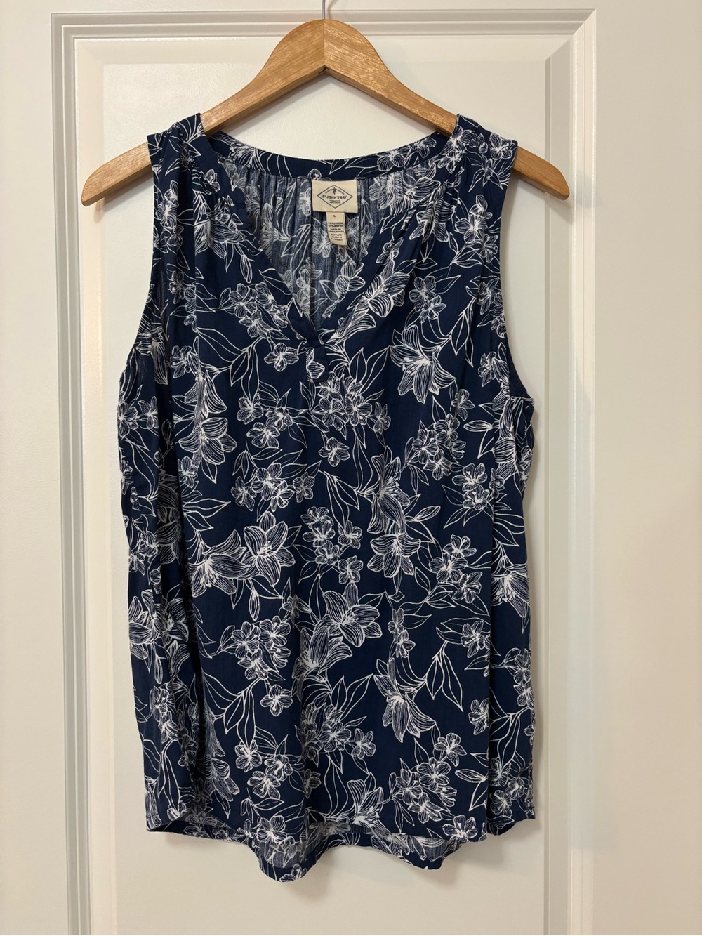 St. John’s Bay Navy Blue Floral Print Sleeveless Top, Size L